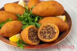 Anne Usulü Geleneksel İçli Köfte Tarifi (Haşlama ve Kızartma Seçeneğiyle)