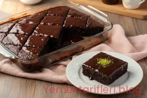 Browni Tadında Islak Kek Tarifi: Yoğun Sosuyla Damaklarda İz Bırakan Lezzet