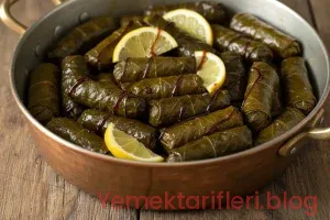 Ekşili ve Bol İç Harçlı Geleneksel Etli Yaprak Sarma Tarifi
