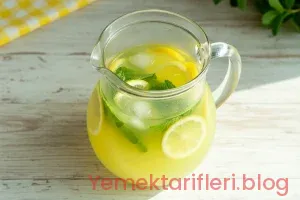 Geleneksel Yöntemlerle Hazırlanmış Ferahlatıcı Ev Yapımı Limonata Tarifi