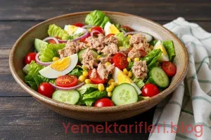Türk Mutfağından Pratik ve Doyurucu: Klasik Ton Balıklı Salata Tarifi